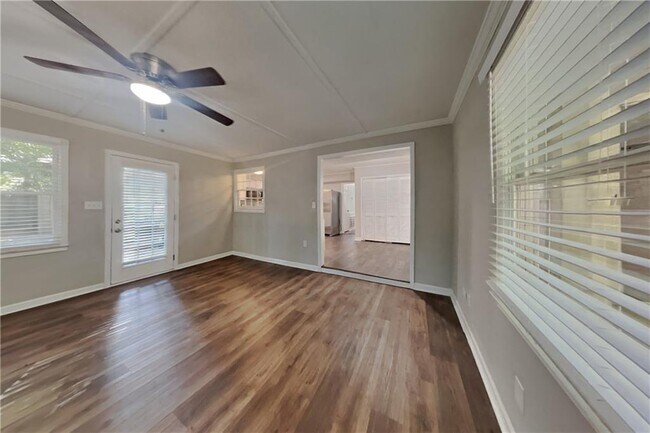 Building Photo - 1028 Pine Cove Dr SW