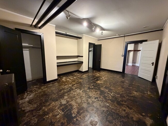 Building Photo - 1 BR Apt in Old SW; Utilities & Wi-Fi included!