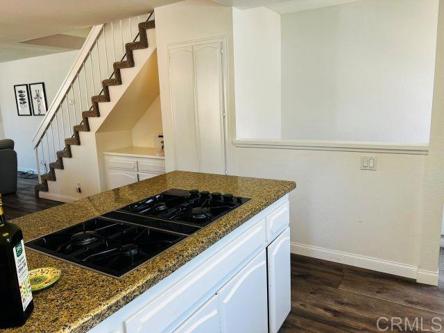 Building Photo - 2520 Navarra Dr