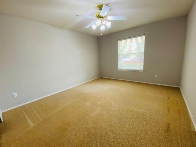 Building Photo - 207 Golden Gate Dr