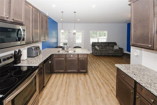 Building Photo - 10162 Benton Woods Dr