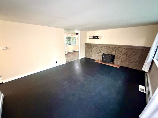 Building Photo - Peaceful Gig Harbor Home – Customizable Interior + Private Yard