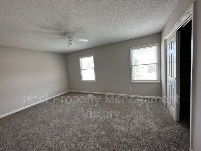Building Photo - 5040 Cheshire Ct