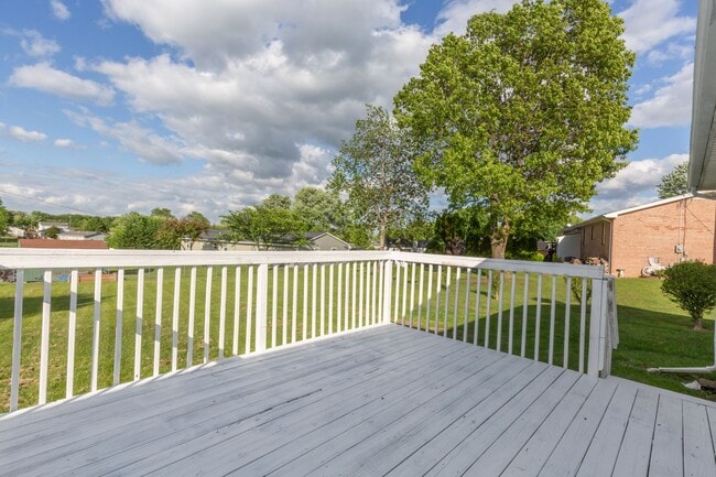 Building Photo - 3 bed/2 bath Single Family Home in Martins...