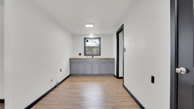 Building Photo - Updated 3 Bedroom Rental $1100/Month