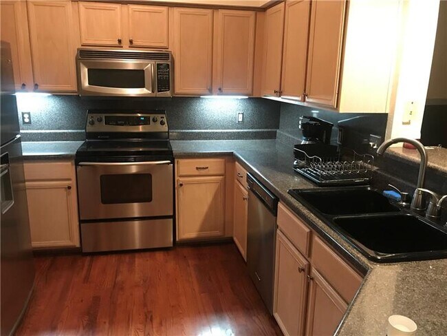 Building Photo - 3777 Peachtree Rd NE