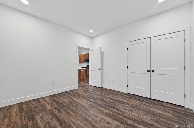 Building Photo - 19 Welling Pl