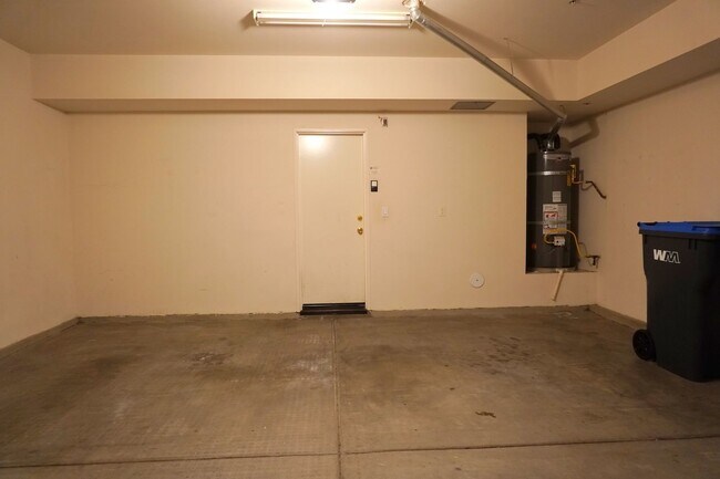 Building Photo - 27544 Papillion St