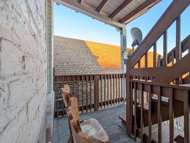 Building Photo - 2025 W Coulter St