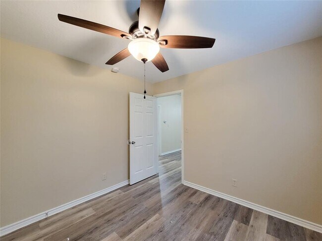 Building Photo - 12700 Royal Green Dr