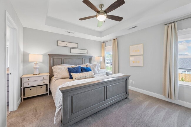 Building Photo - 631 NE Bellingham Dr