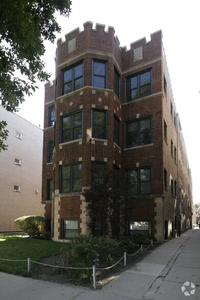 Building Photo - 918 - 920 Judson