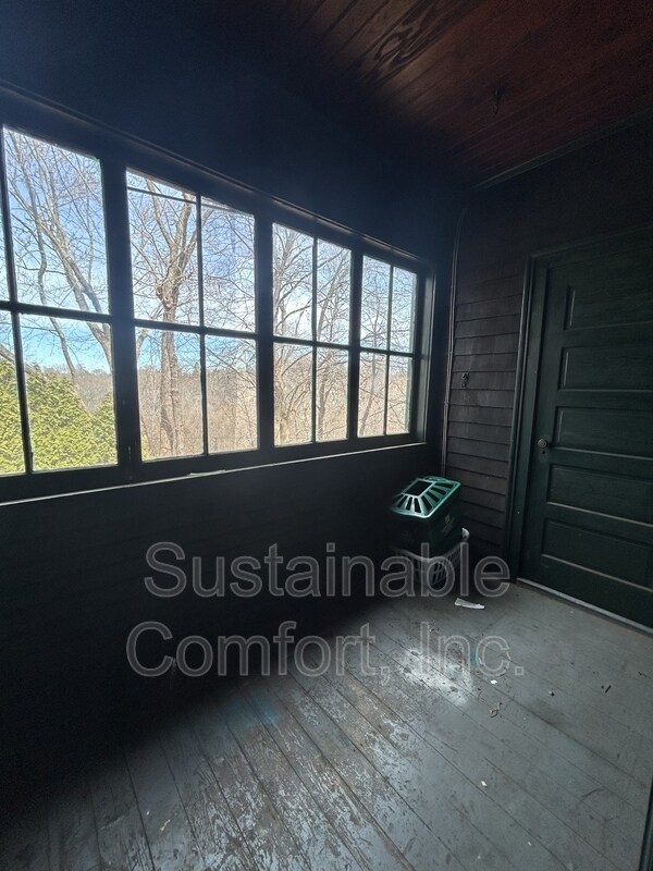 Building Photo - 14 Clearview Ave