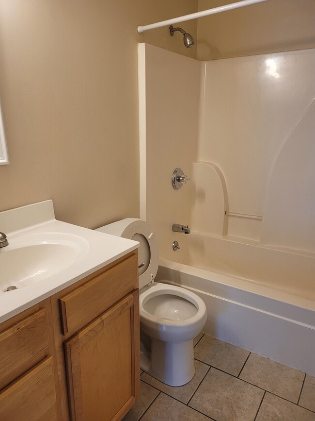 Building Photo - 317 E Mill St