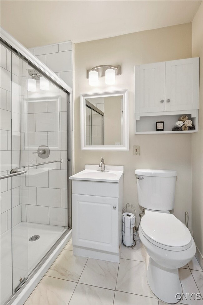 Building Photo - 40 Lakeview Cir