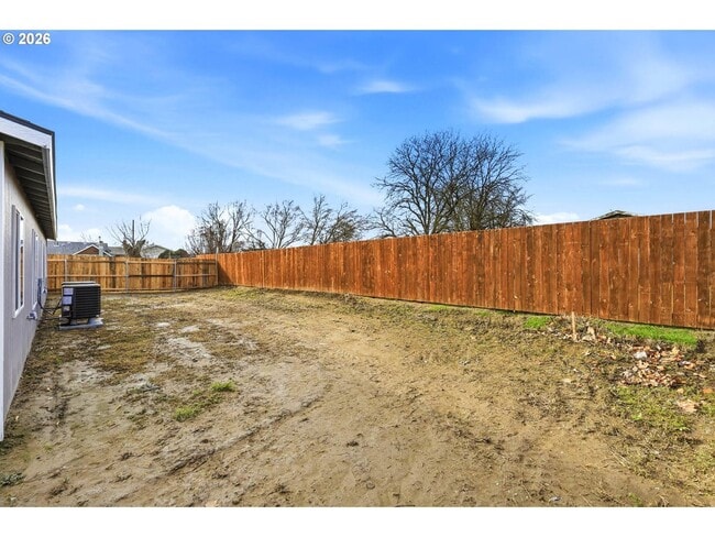 Building Photo - 610 N Earl St