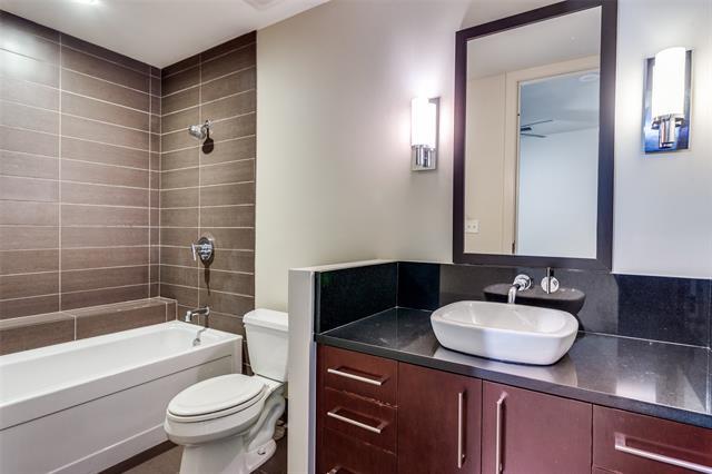 Building Photo - 2600 W 7th St