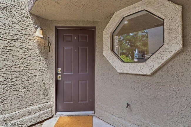 Building Photo - 5042 S Rainbow Blvd