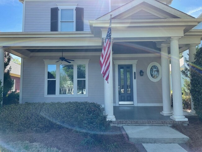Building Photo - Fabulous Three Bedroom Home in Antiquity