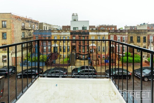 Building Photo - New 1 Bedroom with Private Balcony, In-Uni...