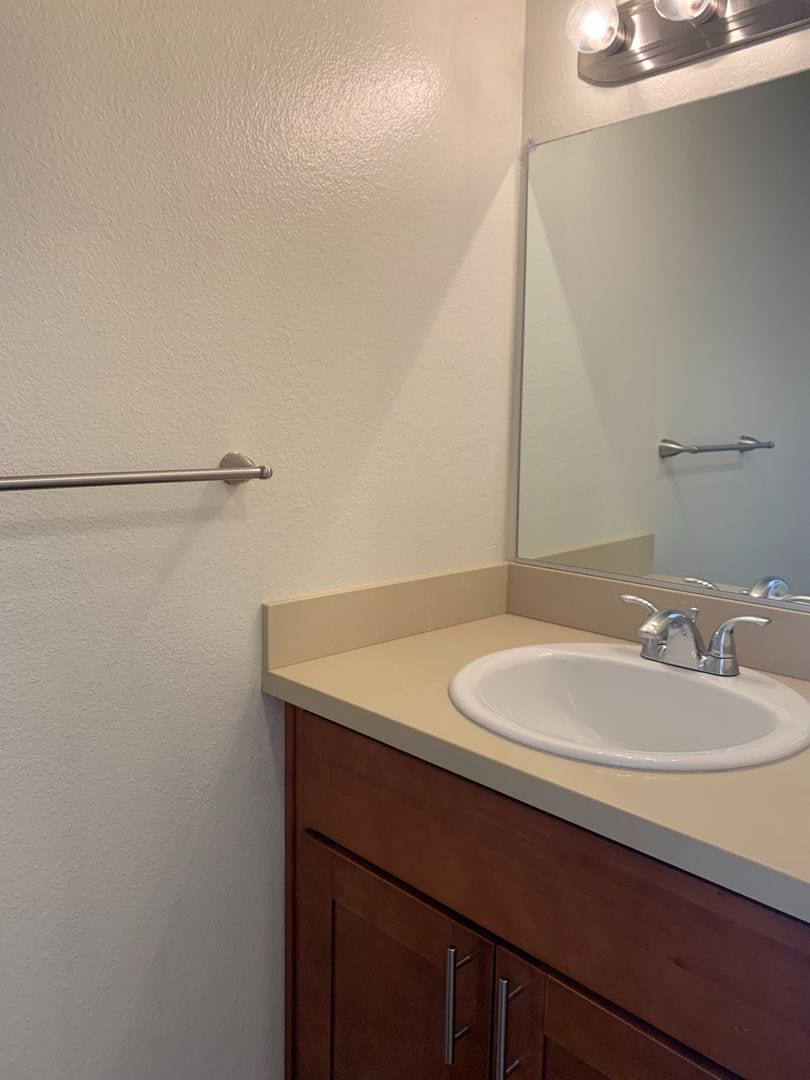 Building Photo - 1116 Elm Ave