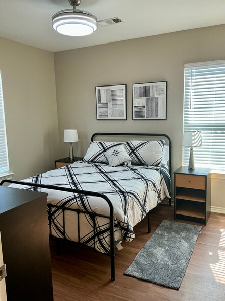 Building Photo - 516 Amy St