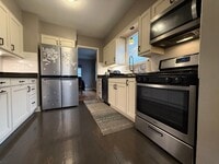 Building Photo - Stunning 5 Bed 2 Bath House Located in the...