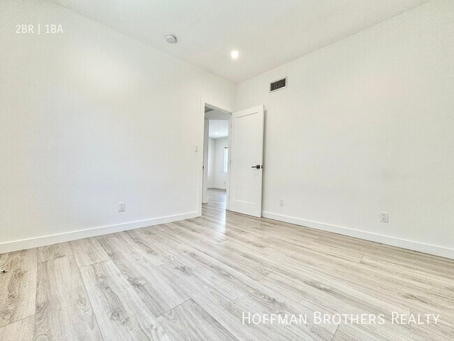 Building Photo - 5732 Aldama St