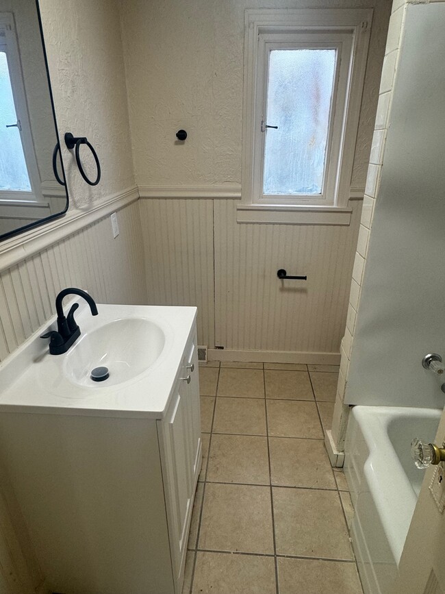 Building Photo - 1512 Woodmont Ave