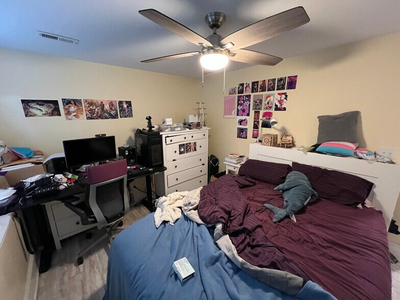 Building Photo - 118 Holland St