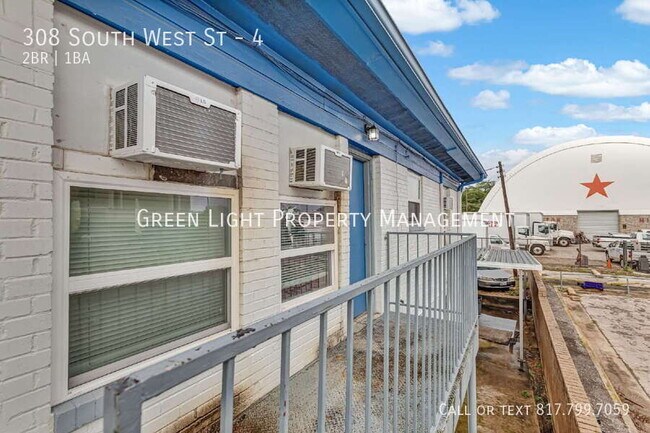 Building Photo - 308 South West St-4