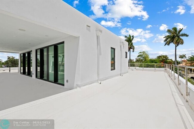Building Photo - 401 Lido Dr