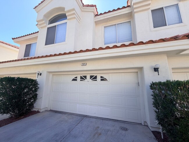 Building Photo - 1st Floor Condo in Guard Gated Painted Desert 2 bed/ 2 bath