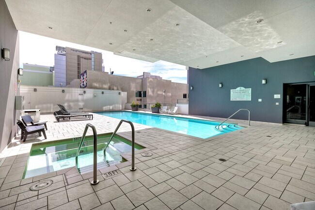 Building Photo - San Diego VIEW UNIT! Downtown  Gaslamp Quarter Three Weeks FREE Furnished  Studio -Available NOW!