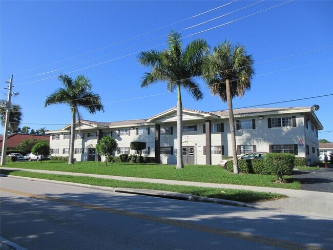 Building Photo - 4280 Woodside Dr