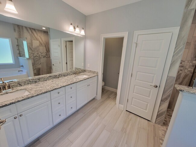 Building Photo - 1628 Ponderosa Dr