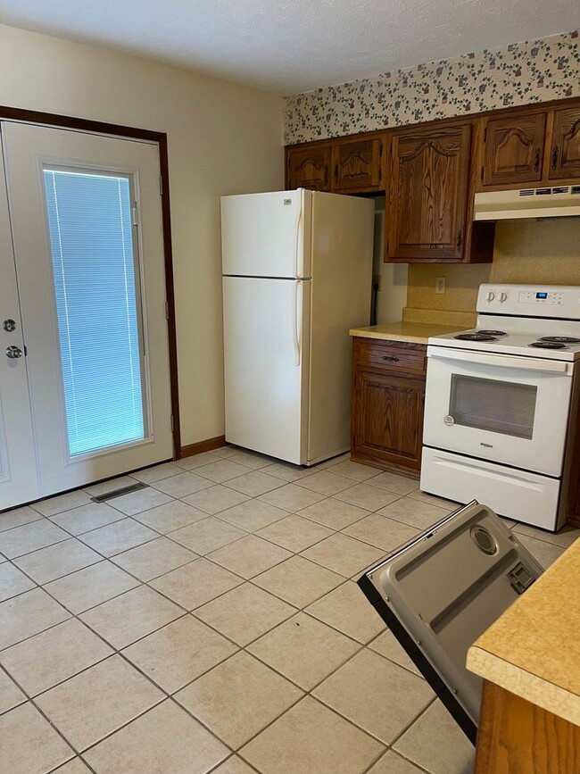 3 BEDROOM 1.5 BATHROOM TOWNHOUSE FOR RENT 1215 Pine St Lebanon MO