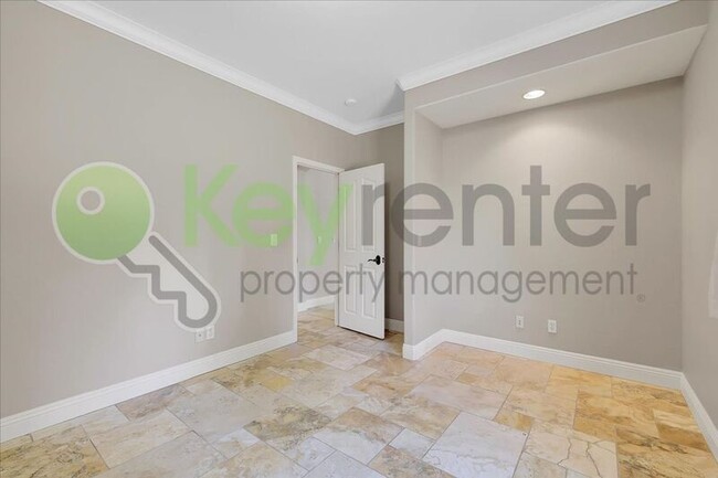 Building Photo - 6820 Cherry Ridge Cir