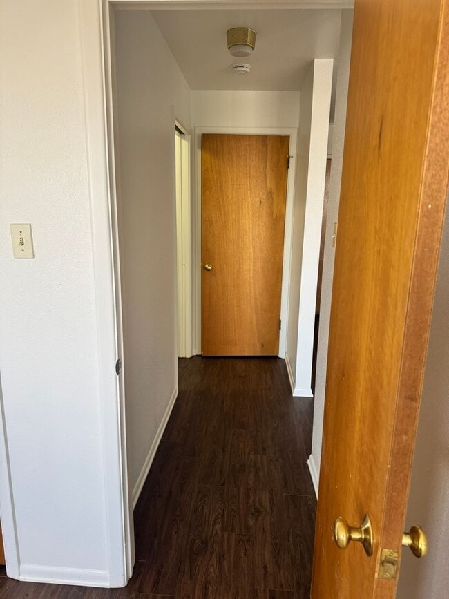 Building Photo - 306 E 18th St