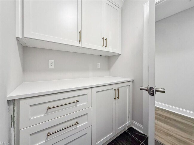 Building Photo - 3009 Ridge Dr