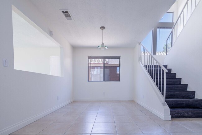 Building Photo - 1143 E Adelman Dr