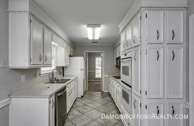 Building Photo - 502 Pelahatchie Shore Dr