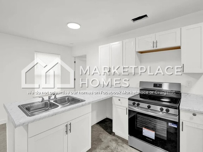 Building Photo - 853 Kippley St