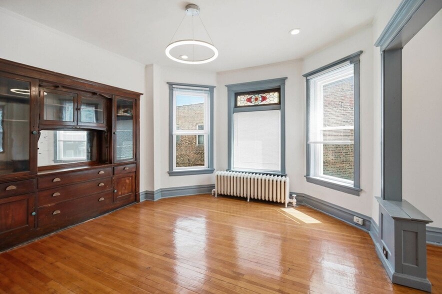 Building Photo - 1448 E 69th Pl