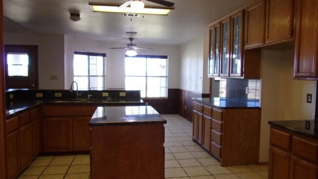 Building Photo - 1802 Goehmann Ln
