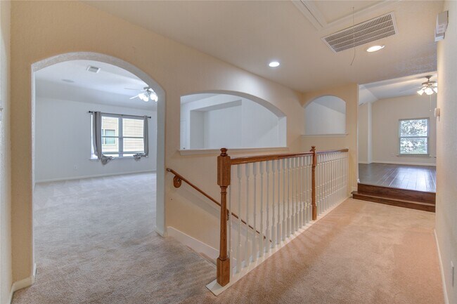 Building Photo - 5802 Horseshoe Falls