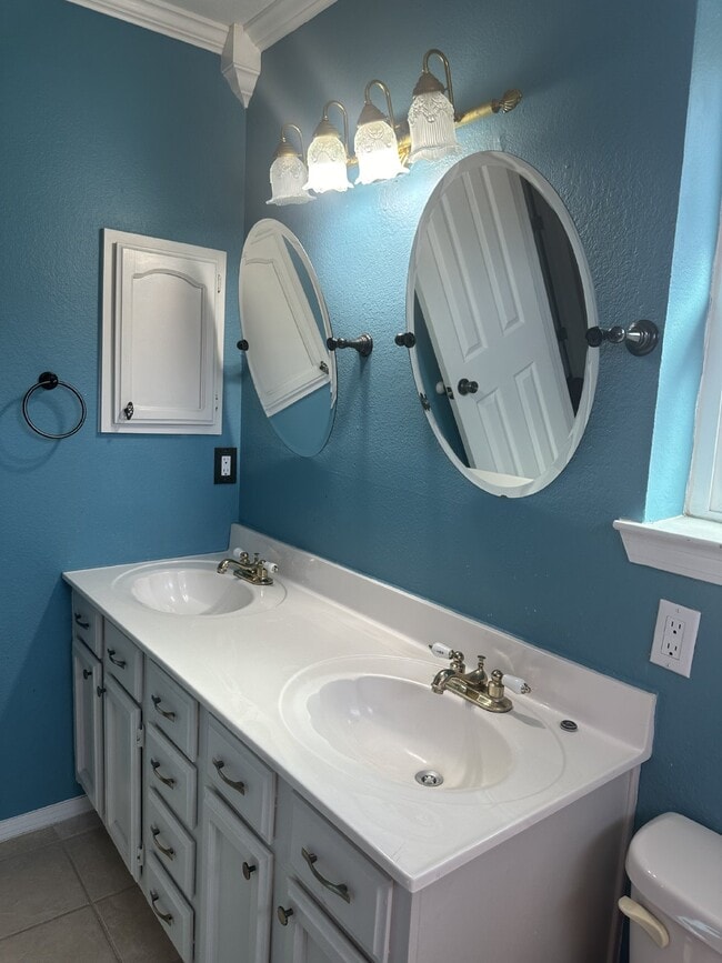 Building Photo - 5615 Burning Tree Dr