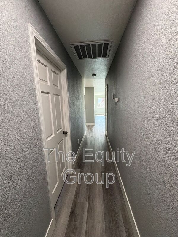 Building Photo - 609 S Acacia Dr