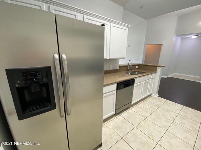 Building Photo - 4908 Key Lime Dr