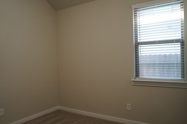 Building Photo - 3023 Jackmans Diamond